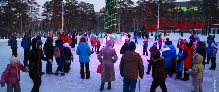 Театральное отделение организовало веселое Рождество для жителей города